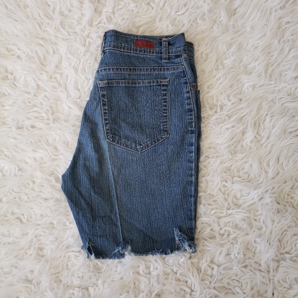 Size 8 Gloria Vanderbilt jean capris. - Picture 2 of 15